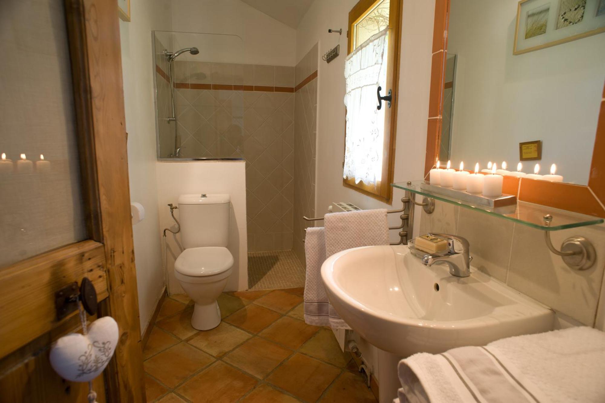 Chambres D'Hotes Domaine Des Machottes Grans Kültér fotó